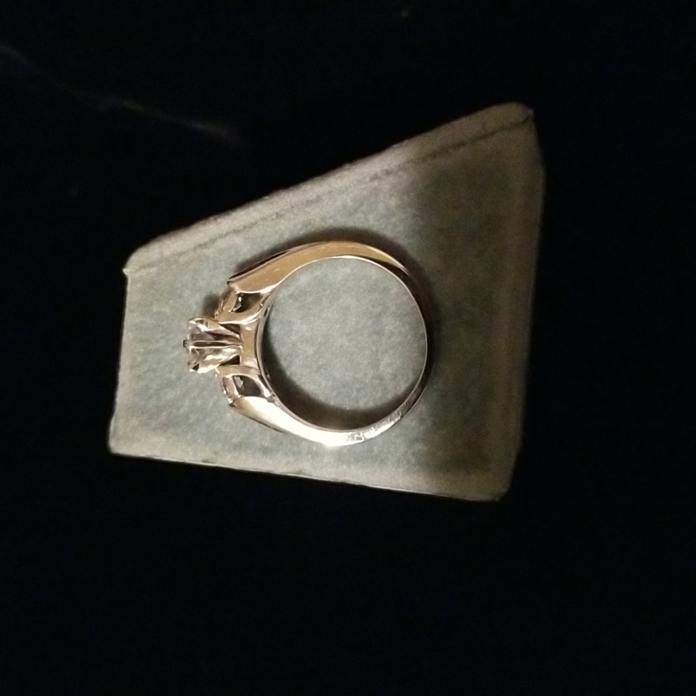 18K gold ring with 3 Beautiful Diamonds - Picture 5 of 13